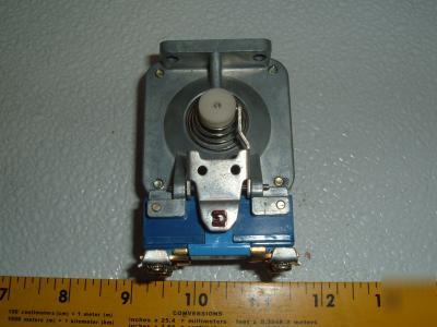 Square d class 9007 time delay switch