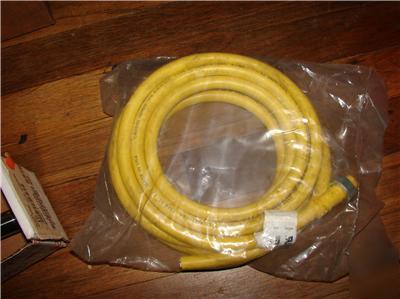 Cooper crouse-hinds #5000111-5 plug cables nip stoow-a