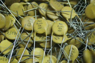 100 - .001UF/1000V ceramic disc capacitor- radial (A6)