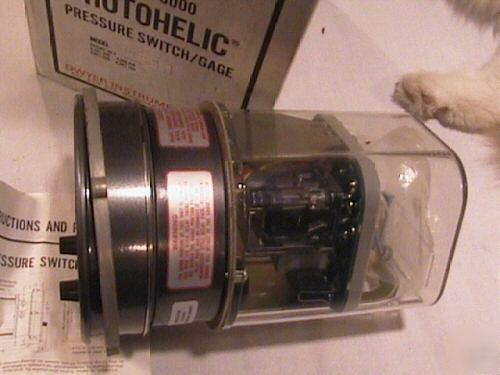 New dwyer photohelic pressure switch gage usa made