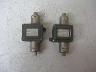 United ELECTRICJ21K(S150)diff.-pressure switch lot of 2