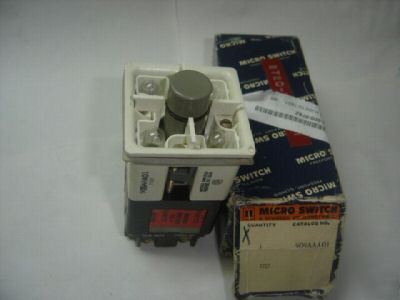 Micro switch 909AAA01 push to test 4 pilot light 