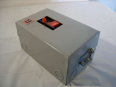 New cutler hammer B100M0CA motor starter & enclosure 