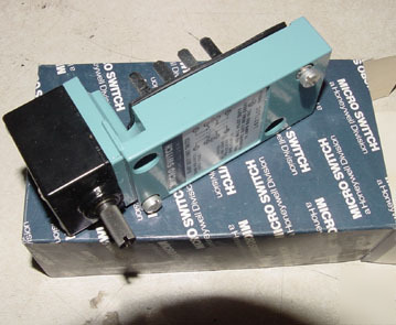 New micro switch limit switch plug in LSZ7L2C in box