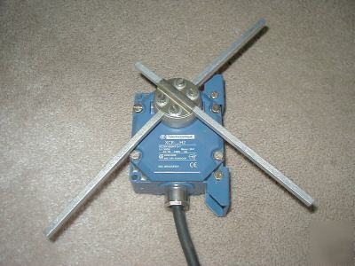 Telemecanique rotational limit switch xcr-F17H2