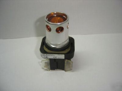 Allen bradley 800T-QA24A illuminated push button amber