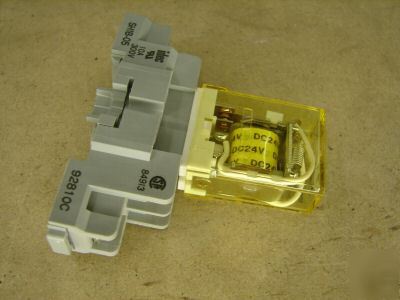 Idec base relay combo 24VDC SH1B05 rhibu