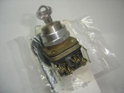 Allen bradley 800T-E13A cyn lock push button ser t 