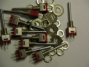 10 c&k T105 on-none-on mom l. act. mini toggle switches