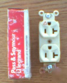 New p&s ig ground ivory receptacle IG6300-i 20 a 125 v