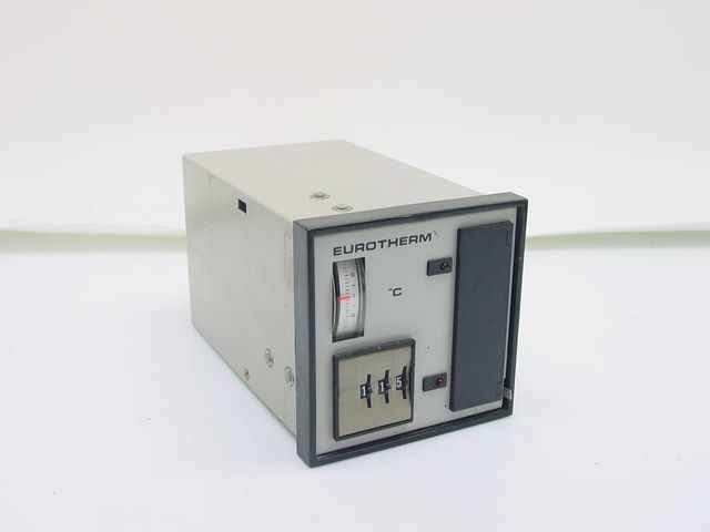 Eurotherm 919 furnace temperature process controller 