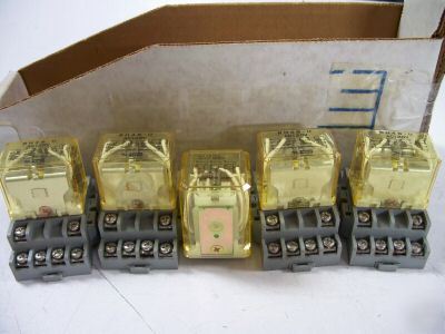 Lot of 5 idec square contact relays (14 pin & 11 pin)