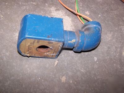 Parker valve, cat # 04F30O2106ACF4C05J, no valve piece