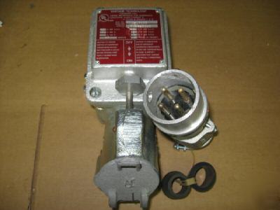 30 amp, 250 volt explosion proof plug & receptacle-nos