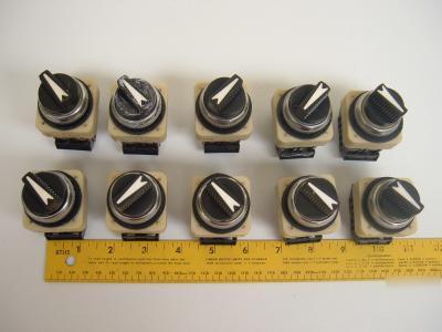 Lot of 10 fuji elactric 2 position switch AH30-P2