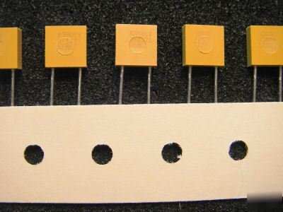 1200PF mil-spec ceramic capacitor, M39014/02-1321, 200V