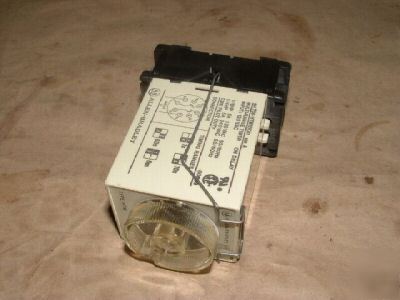 Allen-bradley time delay relay 700-HTM12KA1 tdr