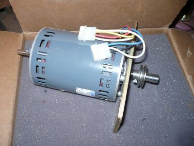 New 1/8 hp robbins meyers motor 2.3 amp pulley & flange