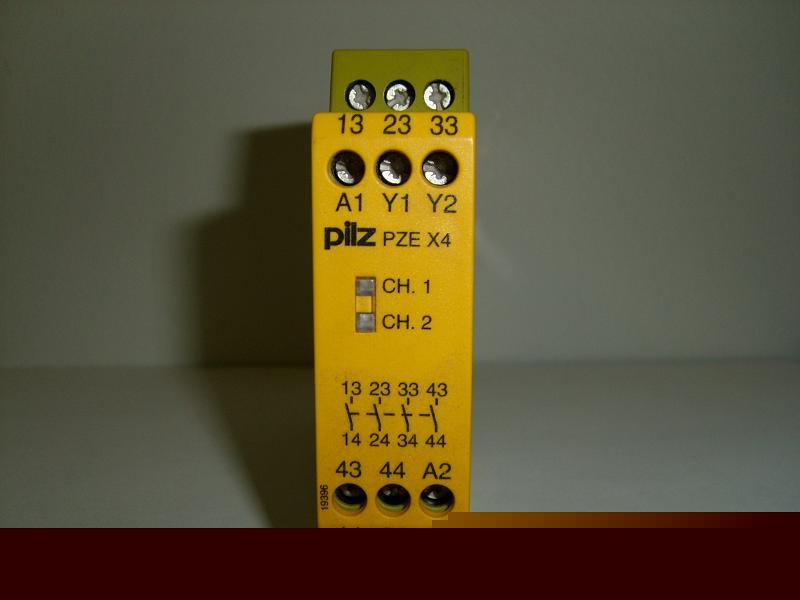 Pilz pze X4 4S 774585 24VDC 2W expander module