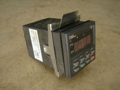 Fuji electric temperature controller PXZ4RAY2-5VC26-d