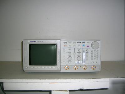 Tektronix TDS520B digitizing oscilloscope. 500 mhz. 2CH