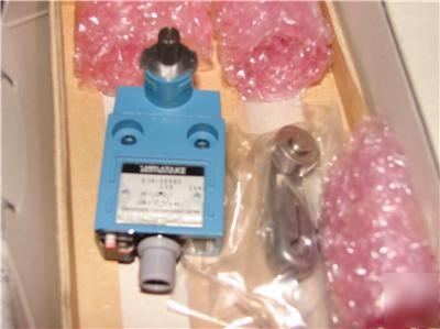 Yamatake limit switch 14CE6-JKE5-pd 0044E 