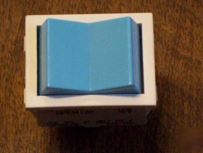 Blue panel mount spdt medical device rocker switch D7