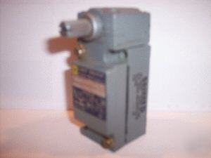 Square d heavy duty limit switch class 9007 type C54B2