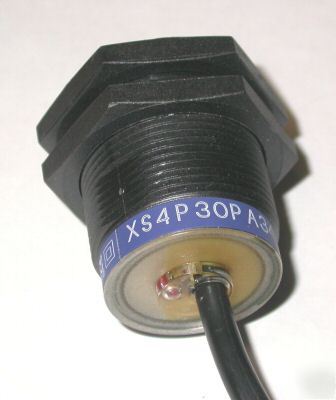 Telemecanique XS4P30PA340 inductive proximity sensor 