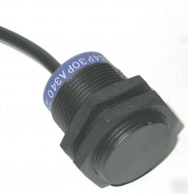 Telemecanique XS4P30PA340 inductive proximity sensor 