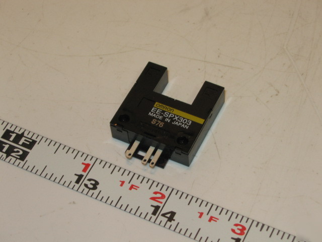 Omron plug-in 13MM slot photoelectric sensor ee-SPX303